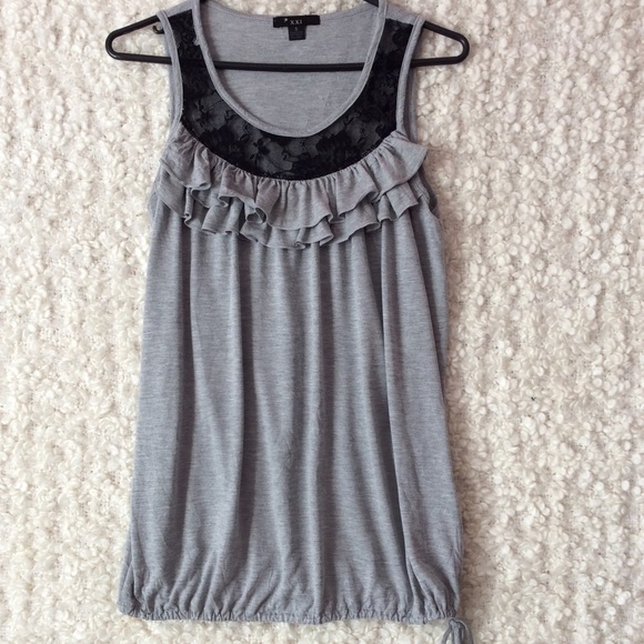 💥3 for $20💥 XXI top with lace and ruffle detail - Picture 1 of 6